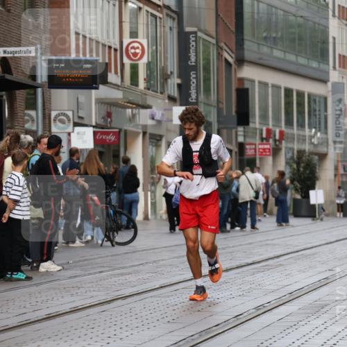 13.09.2026 - 21. swb-Marathon Bremen Strokosch-Dieckow http://msf.ph/oto/10375337 13.09.2026 12:28:36 Ziel 317, 608, 796, 1046, 443, 614, 2054 meine-sportfotos.de
