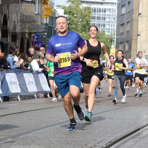 13.09.2026 - 21. swb-Marathon Bremen Strokosch-Dieckow http://msf.ph/oto/10375380 13.09.2026 11:02:38 Ziel 10153, 10154, 10173, 10273, 10274, 10278, 10331, 10338, 10439, 10473, 10636, 10738, 10885, 10915, 10943, 11249, 11505, 11576, 11811, 11853, 11886, 12042, 12094, 12134, 12135, 12437, 10190, 10296, 10633, 10783, 10945, 10954, 10955, 10985, 11096, 11107, 11564, 11701, 11719, 11730, 11776, 11785, 12071, 12154, 12247, 12451, 12465 meine-sportfotos.de