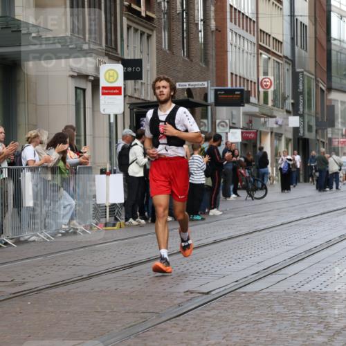 13.09.2026 - 21. swb-Marathon Bremen Strokosch-Dieckow http://msf.ph/oto/10375395 13.09.2026 12:28:39 Ziel 317, 608, 796, 1046, 443, 614, 2054 meine-sportfotos.de