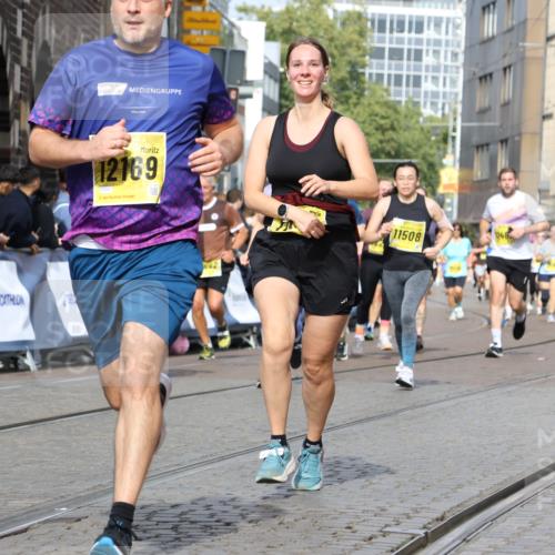 13.09.2026 - 21. swb-Marathon Bremen Strokosch-Dieckow http://msf.ph/oto/10375454 13.09.2026 11:02:39 Ziel 10153, 10154, 10173, 10273, 10274, 10278, 10331, 10338, 10439, 10636, 10738, 10885, 10915, 10943, 11249, 11505, 11576, 11811, 11853, 11886, 12042, 12094, 12134, 12135, 12169, 12437, 10190, 10296, 10633, 10783, 10945, 10954, 10955, 10985, 11096, 11107, 11564, 11701, 11719, 11730, 11776, 11785, 12071, 12247, 12451, 12465 meine-sportfotos.de