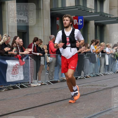 13.09.2026 - 21. swb-Marathon Bremen Strokosch-Dieckow http://msf.ph/oto/10375459 13.09.2026 12:28:41 Ziel 317, 608, 796, 1046, 443, 2054 meine-sportfotos.de