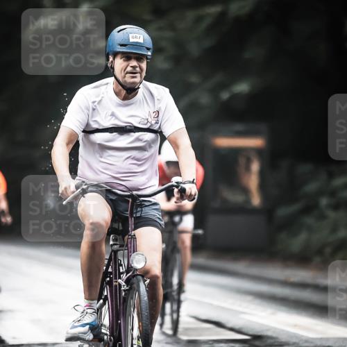 13.09.2026 - Stadtparktriathlon H.Heesch http://msf.ph/oto/10375463 13.09.2026 12:14:20 Radfahren 887, 899, 975, 1017 meine-sportfotos.de