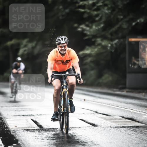 13.09.2026 - Stadtparktriathlon H.Heesch http://msf.ph/oto/10375481 13.09.2026 12:14:21 Radfahren 887, 899, 975, 1017 meine-sportfotos.de
