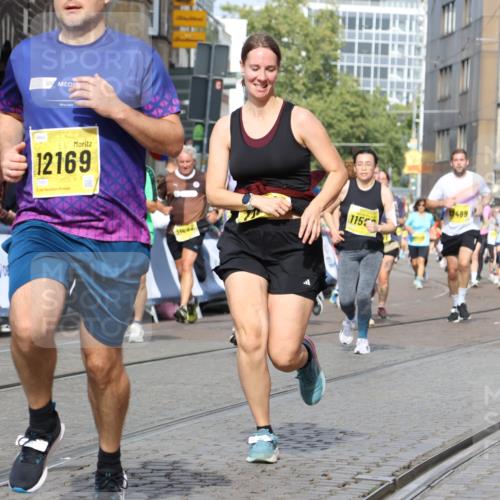 13.09.2026 - 21. swb-Marathon Bremen Strokosch-Dieckow http://msf.ph/oto/10375498 13.09.2026 11:02:39 Ziel 10153, 10154, 10173, 10273, 10274, 10278, 10331, 10338, 10439, 10636, 10738, 10885, 10915, 10943, 11249, 11505, 11576, 11811, 11853, 11886, 12042, 12094, 12134, 12135, 12169, 12437, 10190, 10296, 10633, 10783, 10945, 10954, 10955, 10985, 11096, 11107, 11564, 11701, 11719, 11730, 11776, 11785, 12071, 12247, 12451, 12465 meine-sportfotos.de