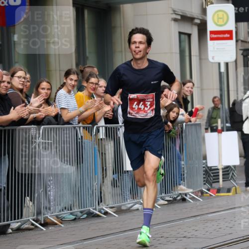 13.09.2026 - 21. swb-Marathon Bremen Strokosch-Dieckow http://msf.ph/oto/10375530 13.09.2026 12:28:44 Ziel 317, 608, 796, 1046, 443, 2054 meine-sportfotos.de
