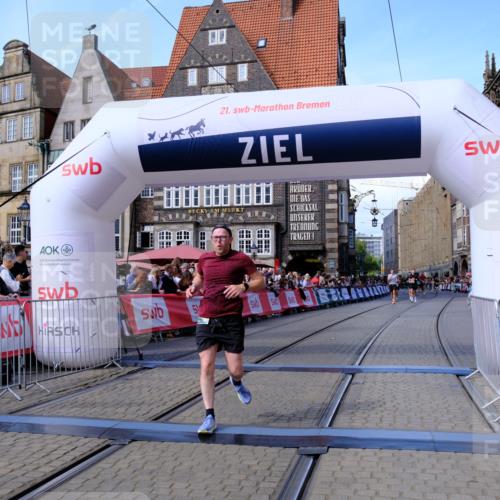 13.09.2026 - 21. swb-Marathon Bremen Tim E. http://msf.ph/oto/10375549 13.09.2026 13:11:55 Ziel 382, 4651, 5585, 6059, 7109, 8982, 8996, 13055 meine-sportfotos.de