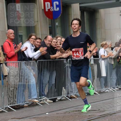13.09.2026 - 21. swb-Marathon Bremen Strokosch-Dieckow http://msf.ph/oto/10375553 13.09.2026 12:28:44 Ziel 317, 608, 796, 1046, 443, 2054 meine-sportfotos.de