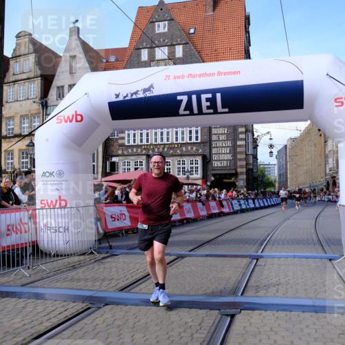 13.09.2026 - 21. swb-Marathon Bremen Tim E. http://msf.ph/oto/10375563 13.09.2026 13:11:55 Ziel 382, 4651, 5585, 6059, 7109, 8982, 8996, 13055 meine-sportfotos.de