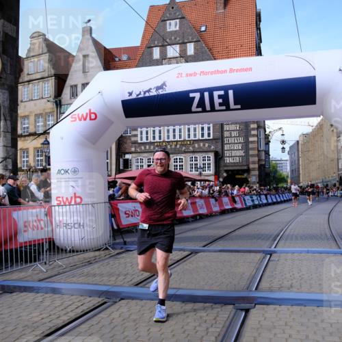 13.09.2026 - 21. swb-Marathon Bremen Tim E. http://msf.ph/oto/10375575 13.09.2026 13:11:55 Ziel 382, 4651, 5585, 6059, 7109, 8982, 8996, 13055 meine-sportfotos.de