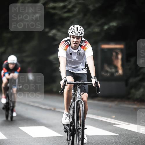 13.09.2026 - Stadtparktriathlon H.Heesch http://msf.ph/oto/10375583 13.09.2026 10:56:37 Radfahren 413, 443, 670, 679, 688 meine-sportfotos.de