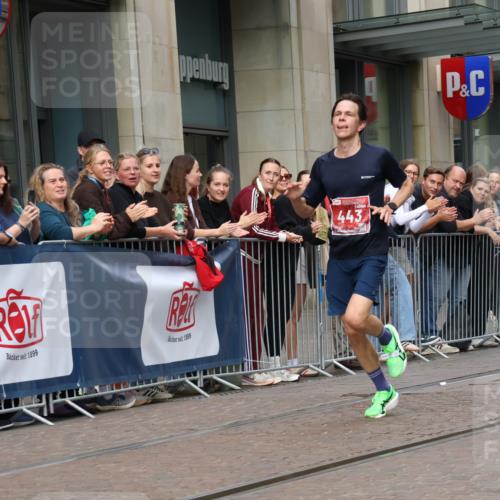 13.09.2026 - 21. swb-Marathon Bremen Strokosch-Dieckow http://msf.ph/oto/10375585 13.09.2026 12:28:45 Ziel 317, 608, 796, 1046, 443, 2054 meine-sportfotos.de