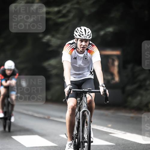 13.09.2026 - Stadtparktriathlon H.Heesch http://msf.ph/oto/10375588 13.09.2026 10:56:37 Radfahren 413, 443, 670, 679, 688 meine-sportfotos.de