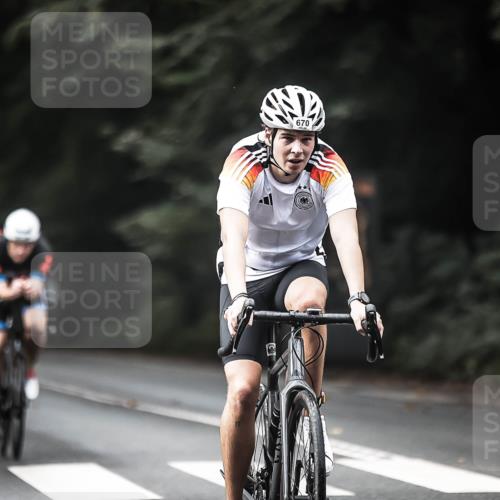 13.09.2026 - Stadtparktriathlon H.Heesch http://msf.ph/oto/10375594 13.09.2026 10:56:37 Radfahren 413, 443, 670, 679, 688 meine-sportfotos.de