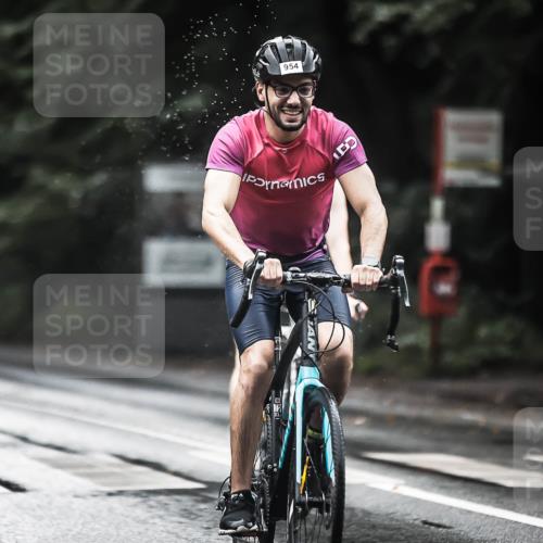13.09.2026 - Stadtparktriathlon H.Heesch http://msf.ph/oto/10375599 13.09.2026 12:14:35 Radfahren 954, 957, 1035, 1055 meine-sportfotos.de