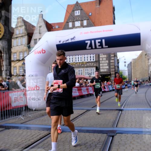 13.09.2026 - 21. swb-Marathon Bremen Tim E. http://msf.ph/oto/10375653 13.09.2026 13:12:05 Ziel 826, 863, 4368, 4651, 5521, 5585, 5893, 6059, 6668, 8996, 9398, 13055 meine-sportfotos.de