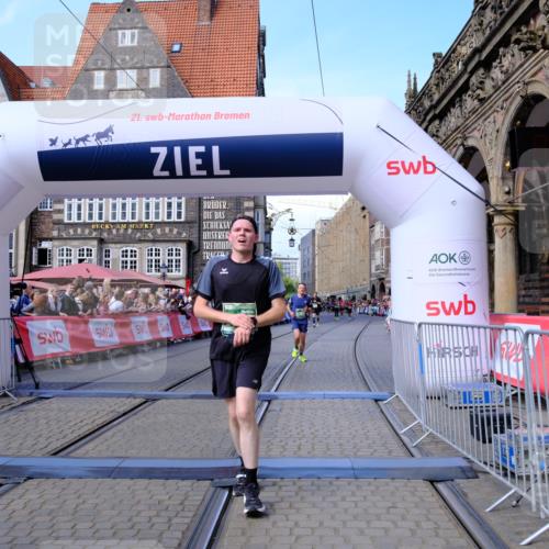 13.09.2026 - 21. swb-Marathon Bremen Tim E. http://msf.ph/oto/10375724 13.09.2026 13:12:10 Ziel 493, 826, 863, 2444, 3336, 4368, 4651, 4698, 5521, 5585, 5893, 6059, 6668, 8996, 9398, 13055 meine-sportfotos.de