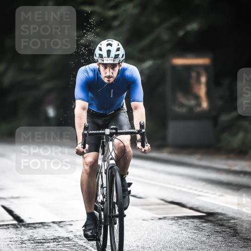 13.09.2026 - Stadtparktriathlon H.Heesch http://msf.ph/oto/10375738 13.09.2026 12:14:53 Radfahren 888, 971, 1049, 1121 meine-sportfotos.de