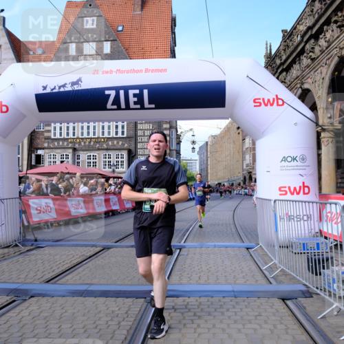 13.09.2026 - 21. swb-Marathon Bremen Tim E. http://msf.ph/oto/10375740 13.09.2026 13:12:10 Ziel 493, 826, 863, 2444, 3336, 4368, 4651, 4698, 5521, 5585, 5893, 6059, 6668, 8996, 9398, 13055 meine-sportfotos.de