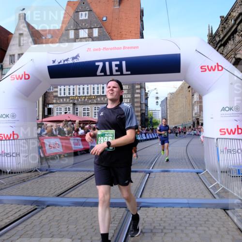 13.09.2026 - 21. swb-Marathon Bremen Tim E. http://msf.ph/oto/10375768 13.09.2026 13:12:11 Ziel 493, 826, 863, 2444, 3336, 4368, 4651, 4698, 5521, 5585, 5893, 6668, 8996, 9398, 13055 meine-sportfotos.de