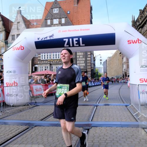 13.09.2026 - 21. swb-Marathon Bremen Tim E. http://msf.ph/oto/10375784 13.09.2026 13:12:11 Ziel 493, 826, 863, 2444, 3336, 4368, 4651, 4698, 5521, 5585, 5893, 6668, 8996, 9398, 13055 meine-sportfotos.de