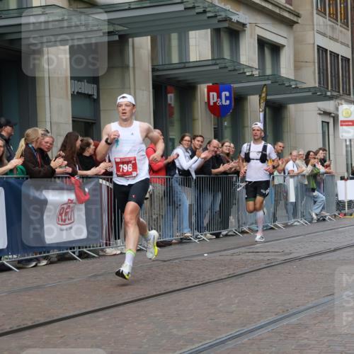 13.09.2026 - 21. swb-Marathon Bremen Strokosch-Dieckow http://msf.ph/oto/10375818 13.09.2026 12:29:10 Ziel 821, 1651, 317, 608, 796, 1046 meine-sportfotos.de