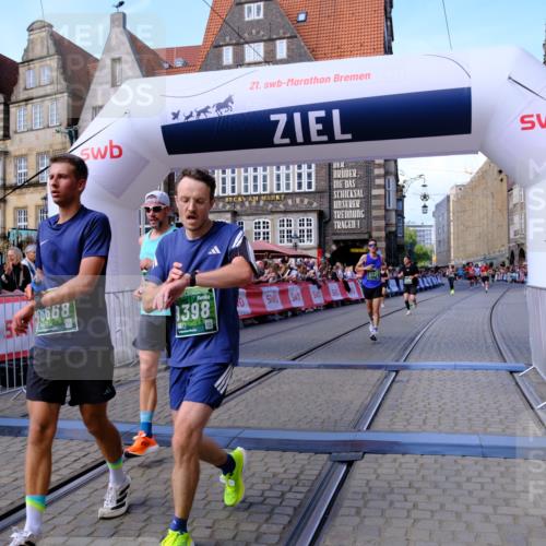 13.09.2026 - 21. swb-Marathon Bremen Tim E. http://msf.ph/oto/10375835 13.09.2026 13:12:14 Ziel 493, 826, 863, 2444, 2820, 3336, 3703, 4283, 4368, 4651, 4698, 5521, 5893, 6668, 7621, 8996, 9398 meine-sportfotos.de