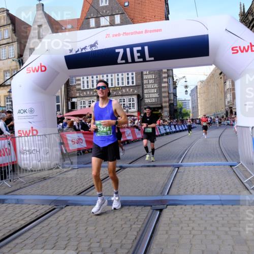 13.09.2026 - 21. swb-Marathon Bremen Tim E. http://msf.ph/oto/10375849 13.09.2026 13:12:16 Ziel 493, 826, 863, 2444, 2447, 2820, 3336, 3703, 4283, 4368, 4698, 5521, 5893, 6668, 6739, 7621, 9398 meine-sportfotos.de