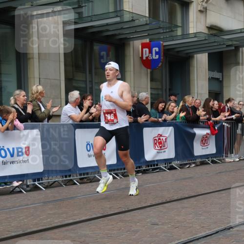 13.09.2026 - 21. swb-Marathon Bremen Strokosch-Dieckow http://msf.ph/oto/10375890 13.09.2026 12:29:11 Ziel 821, 1651, 317, 608, 796, 1046 meine-sportfotos.de