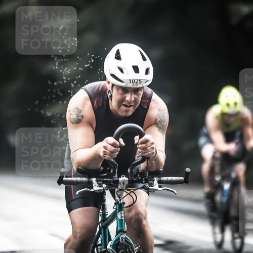 13.09.2026 - Stadtparktriathlon H.Heesch http://msf.ph/oto/10375997 13.09.2026 12:15:22 Radfahren 1006, 1025, 1026, 1040, 1050, 1068 meine-sportfotos.de