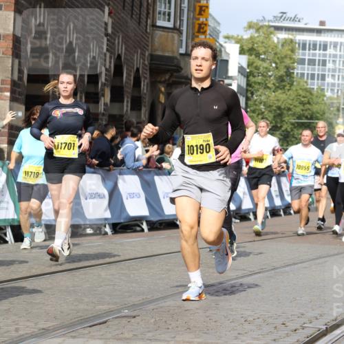 13.09.2026 - 21. swb-Marathon Bremen Strokosch-Dieckow http://msf.ph/oto/10376019 13.09.2026 11:02:53 Ziel 10273, 10278, 11137, 11261, 11508, 11526, 11554, 11662, 11890, 11945, 12154, 12169, 12252, 12429, 12451, 12489, 10185, 10528, 10598, 10715, 10727, 10731, 11070, 11095, 11313, 11676, 11697, 11836, 12214, 12421, 12432, 12448, 12483 meine-sportfotos.de