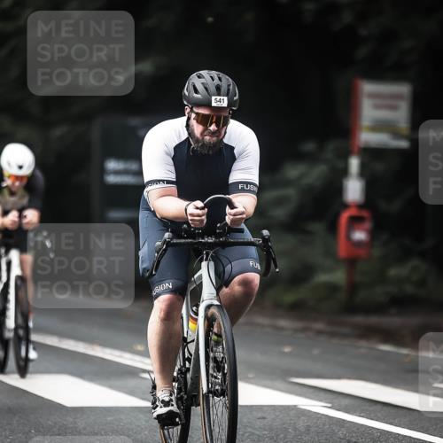 13.09.2026 - Stadtparktriathlon H.Heesch http://msf.ph/oto/10376024 13.09.2026 10:57:26 Radfahren 404, 534, 536, 541, 563 meine-sportfotos.de