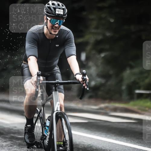13.09.2026 - Stadtparktriathlon H.Heesch http://msf.ph/oto/10376025 13.09.2026 12:15:32 Radfahren 832, 966, 1011 meine-sportfotos.de