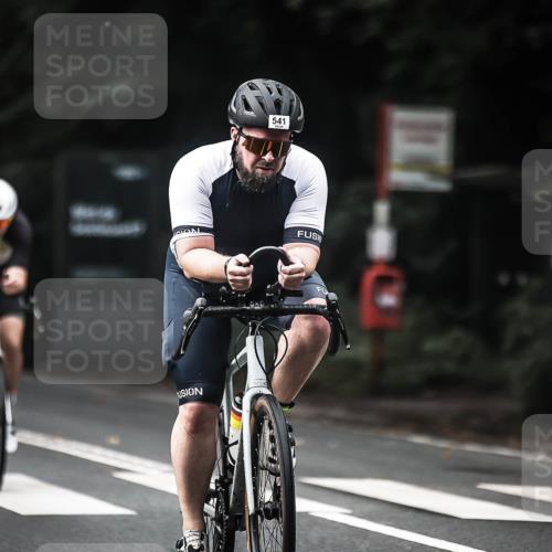 13.09.2026 - Stadtparktriathlon H.Heesch http://msf.ph/oto/10376027 13.09.2026 10:57:26 Radfahren 404, 534, 536, 541, 563 meine-sportfotos.de