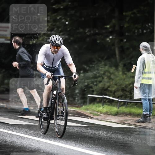 13.09.2026 - Stadtparktriathlon H.Heesch http://msf.ph/oto/10376049 13.09.2026 12:15:35 Radfahren 832, 966, 1011 meine-sportfotos.de