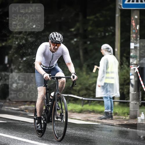 13.09.2026 - Stadtparktriathlon H.Heesch http://msf.ph/oto/10376054 13.09.2026 12:15:35 Radfahren 832, 966, 1011 meine-sportfotos.de