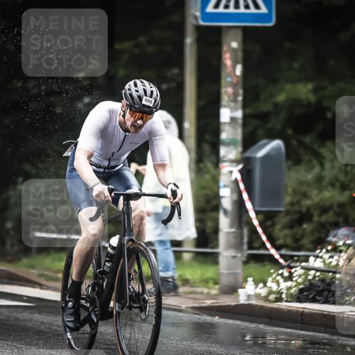 13.09.2026 - Stadtparktriathlon H.Heesch http://msf.ph/oto/10376059 13.09.2026 12:15:35 Radfahren 832, 966, 1011 meine-sportfotos.de