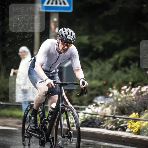 13.09.2026 - Stadtparktriathlon H.Heesch http://msf.ph/oto/10376064 13.09.2026 12:15:35 Radfahren 832, 966, 1011 meine-sportfotos.de