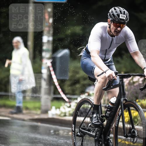 13.09.2026 - Stadtparktriathlon H.Heesch http://msf.ph/oto/10376073 13.09.2026 12:15:36 Radfahren 832, 966, 1011 meine-sportfotos.de