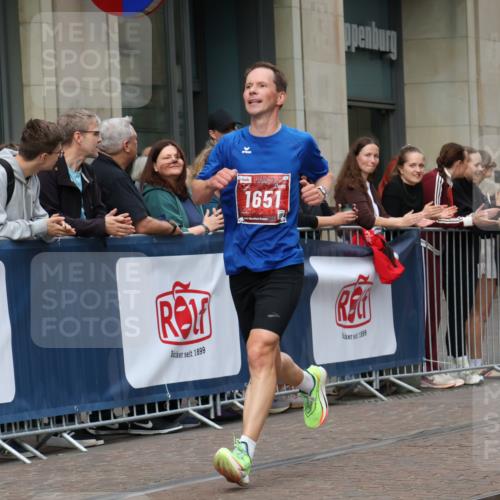 13.09.2026 - 21. swb-Marathon Bremen Strokosch-Dieckow http://msf.ph/oto/10376081 13.09.2026 12:29:31 Ziel 821, 1651 meine-sportfotos.de