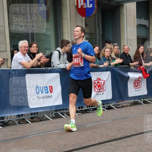13.09.2026 - 21. swb-Marathon Bremen Strokosch-Dieckow http://msf.ph/oto/10376099 13.09.2026 12:29:31 Ziel 821, 1651 meine-sportfotos.de