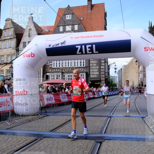 13.09.2026 - 21. swb-Marathon Bremen Tim E. http://msf.ph/oto/10376119 13.09.2026 13:12:24 Ziel 493, 2444, 2447, 2820, 3336, 3703, 4283, 4698, 5940, 6107, 6739, 7521, 7621, 13013 meine-sportfotos.de