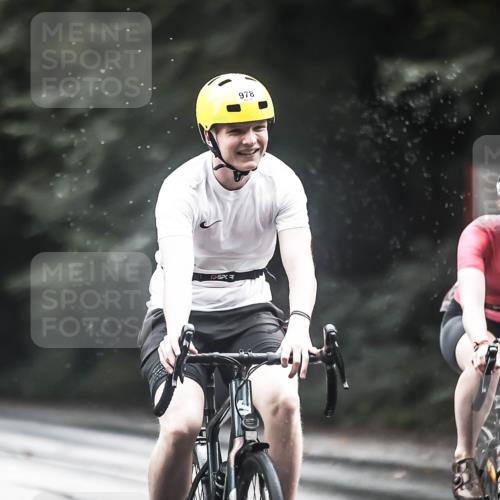13.09.2026 - Stadtparktriathlon H.Heesch http://msf.ph/oto/10376133 13.09.2026 12:16:34 Radfahren 878, 978, 1031, 1052, 1058, 1186 meine-sportfotos.de