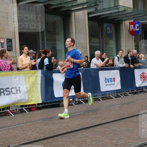 13.09.2026 - 21. swb-Marathon Bremen Strokosch-Dieckow http://msf.ph/oto/10376136 13.09.2026 12:29:32 Ziel 821, 821, 1651 meine-sportfotos.de