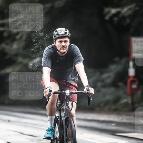 13.09.2026 - Stadtparktriathlon H.Heesch http://msf.ph/oto/10376145 13.09.2026 12:16:38 Radfahren 978, 1058, 1186 meine-sportfotos.de