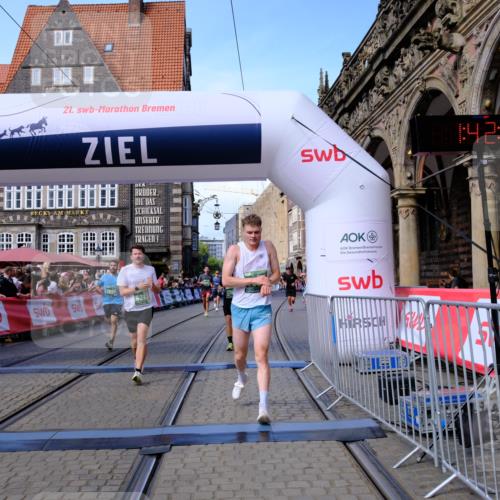 13.09.2026 - 21. swb-Marathon Bremen Tim E. http://msf.ph/oto/10376162 13.09.2026 13:12:26 Ziel 493, 2444, 2447, 2820, 3336, 3362, 3703, 3830, 4283, 4698, 5940, 6107, 6739, 7521, 7621, 13013 meine-sportfotos.de