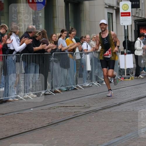 13.09.2026 - 21. swb-Marathon Bremen Strokosch-Dieckow http://msf.ph/oto/10376178 13.09.2026 12:29:47 Ziel 821 meine-sportfotos.de