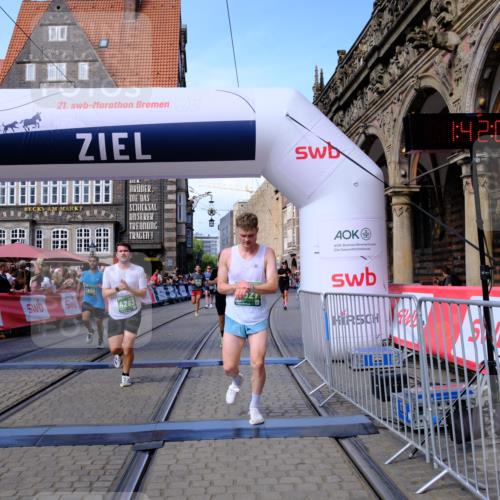 13.09.2026 - 21. swb-Marathon Bremen Tim E. http://msf.ph/oto/10376179 13.09.2026 13:12:26 Ziel 493, 2444, 2447, 2820, 3336, 3362, 3703, 3830, 4283, 4698, 5940, 6107, 6739, 7521, 7621, 13013 meine-sportfotos.de