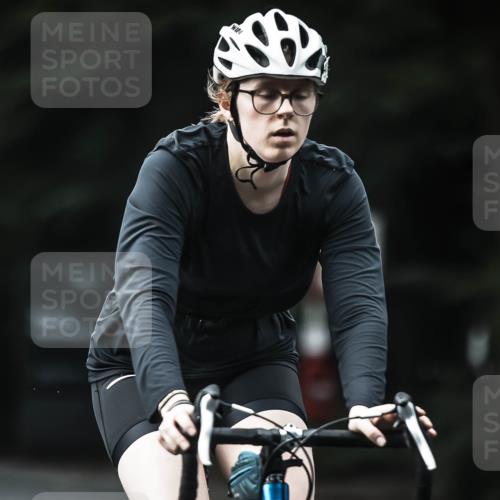 13.09.2026 - Stadtparktriathlon H.Heesch http://msf.ph/oto/10376202 13.09.2026 10:57:40 Radfahren 400, 476, 512, 554, 560, 619 meine-sportfotos.de