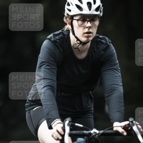 13.09.2026 - Stadtparktriathlon H.Heesch http://msf.ph/oto/10376205 13.09.2026 10:57:40 Radfahren 400, 476, 512, 554, 560, 619 meine-sportfotos.de