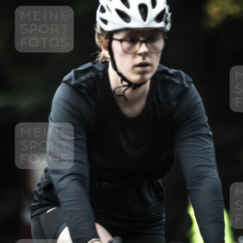 13.09.2026 - Stadtparktriathlon H.Heesch http://msf.ph/oto/10376209 13.09.2026 10:57:40 Radfahren 400, 476, 512, 554, 560, 619 meine-sportfotos.de